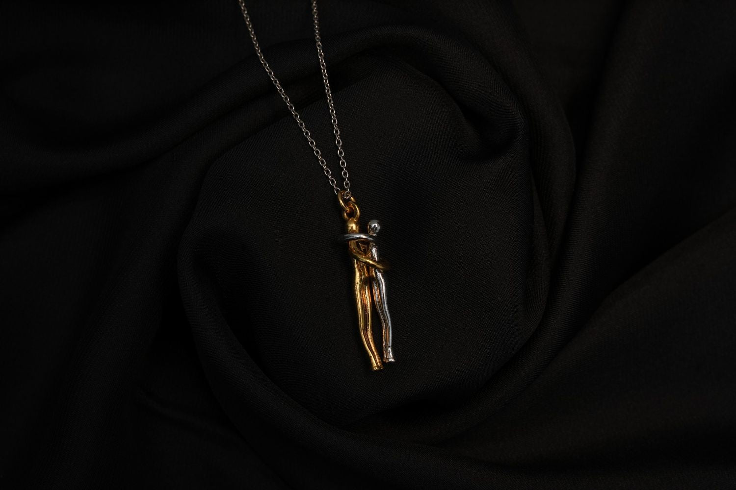 Beautiful Hug Seen Premium design Pendant Necklace