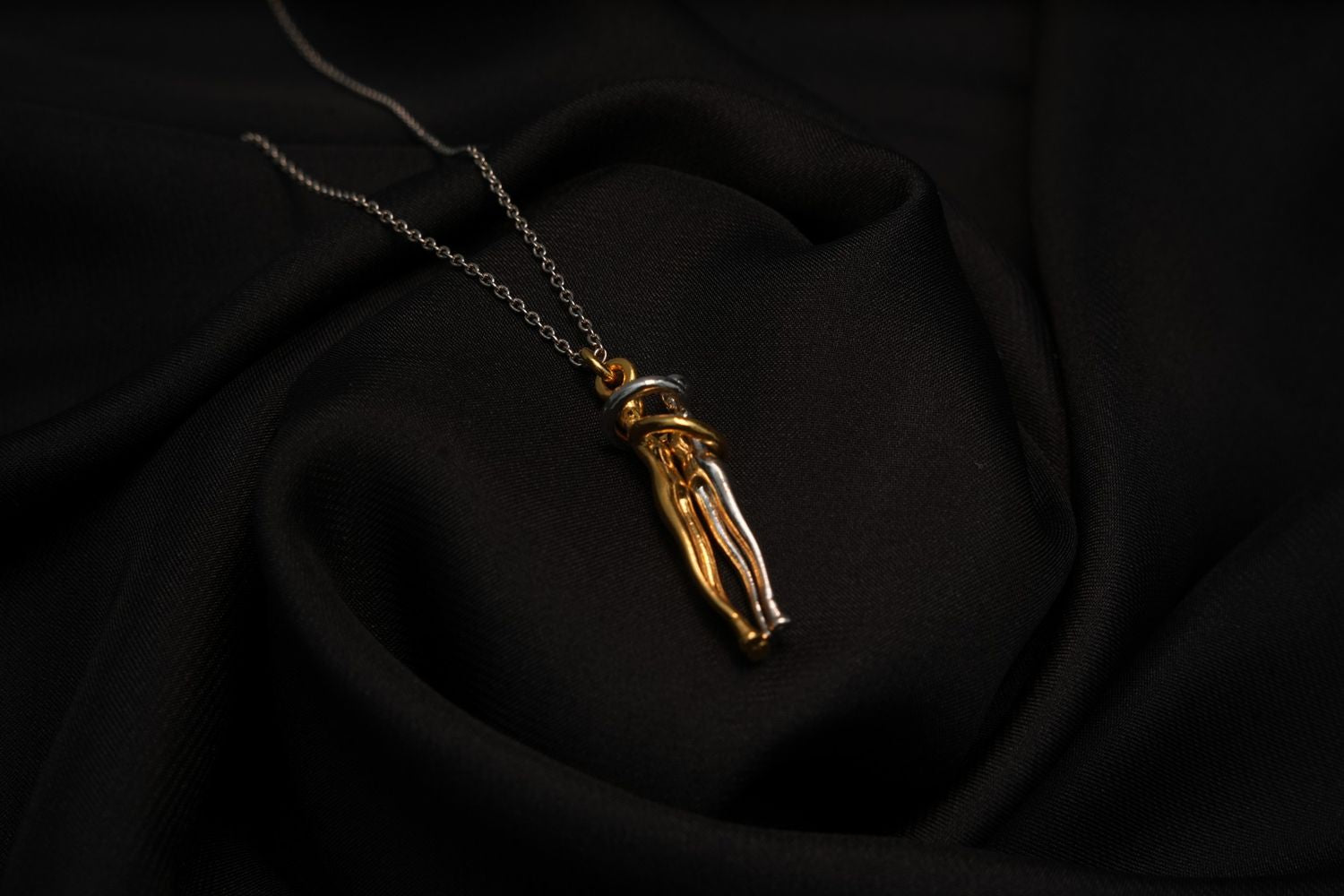 Beautiful Hug Seen Premium design Pendant Necklace